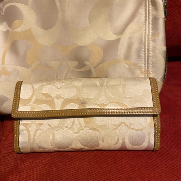 Cream and Tan coach bag with matching wallet - Picture 5 of 10